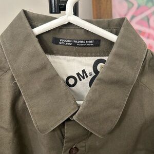 Volcom Men's Olive tailored shirt Large